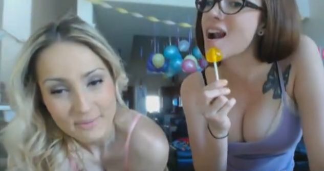 EmmaEddieLovett Lesbian Sex Cam With Nicol
